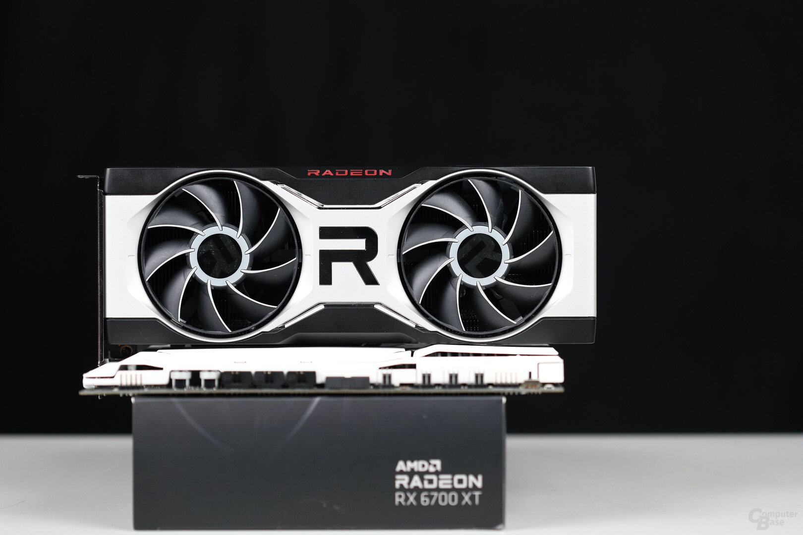 Die AMD Radeon RX 6700 XT