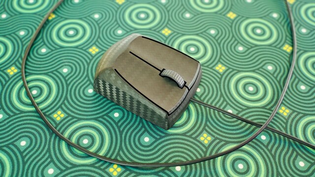 Zaunkoenig M2K: Karbon-Maus bietet Mausrad und 8.000 Hertz für 299 Euro (2. Update)