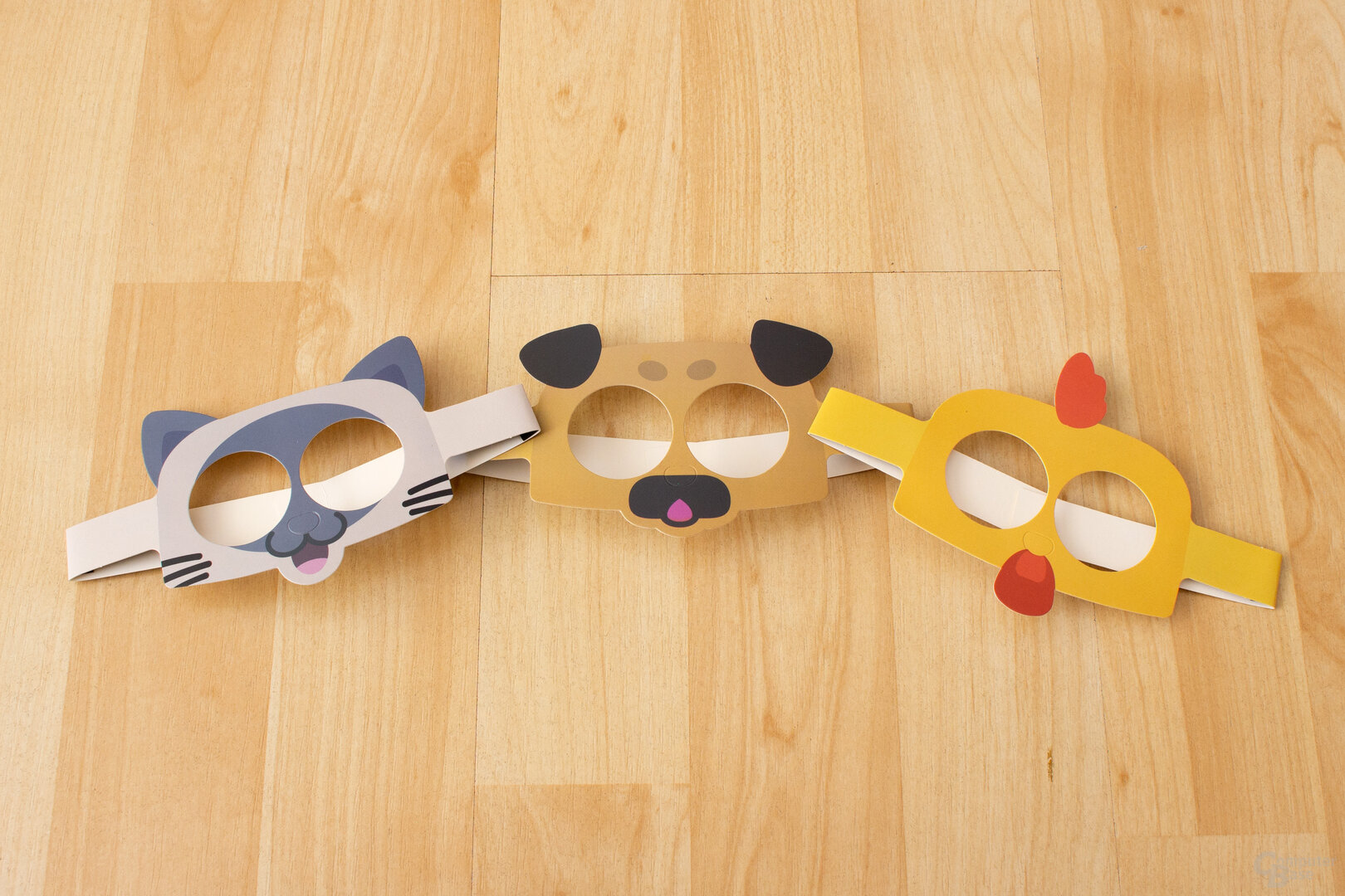 Die beiliegenden Masken sorgen für das entsprechende Äußere