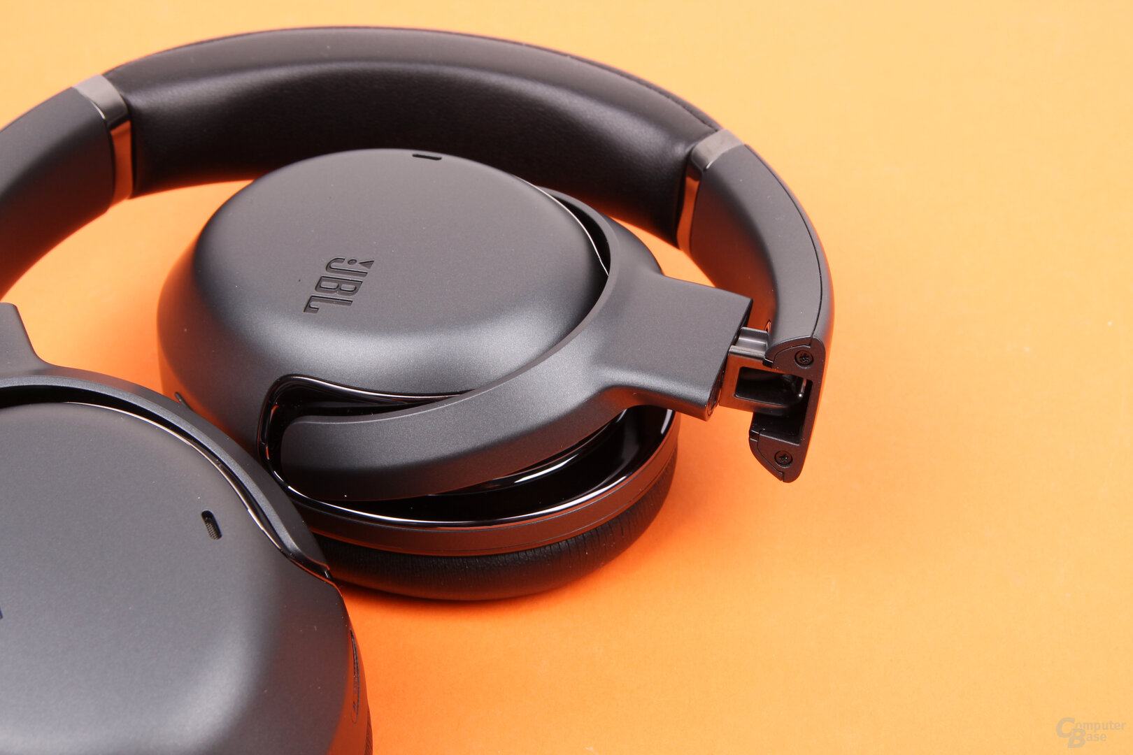 JBL Tour One