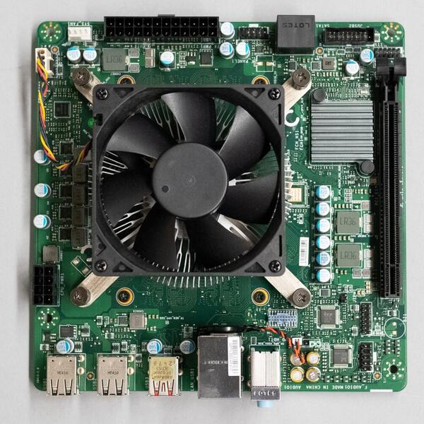 AMD 4700S Desktop Kit, finalement plus proche de la PS5 ?