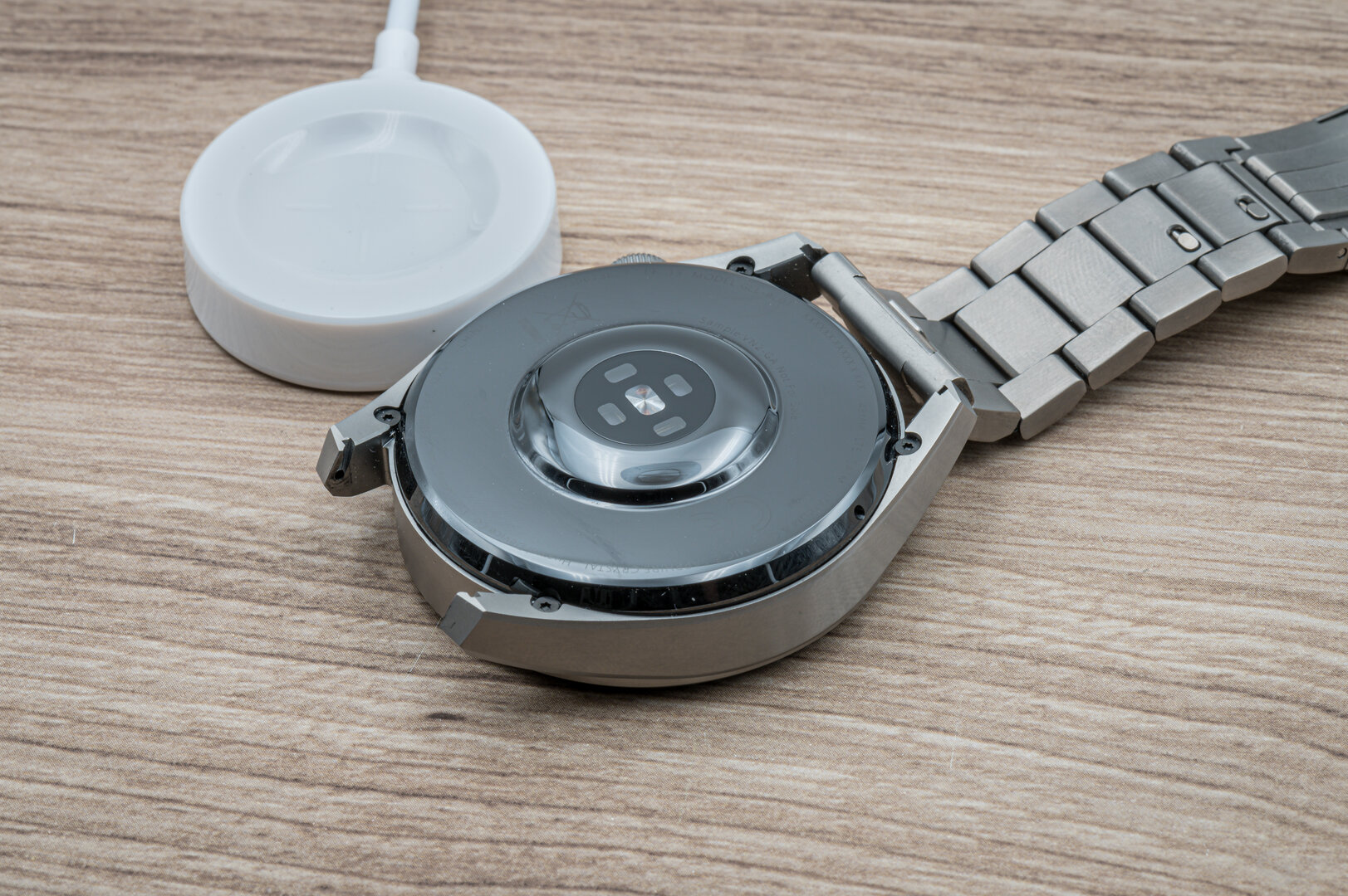 Huawei Watch 3 Pro im Test: Kabelloses Ladedock