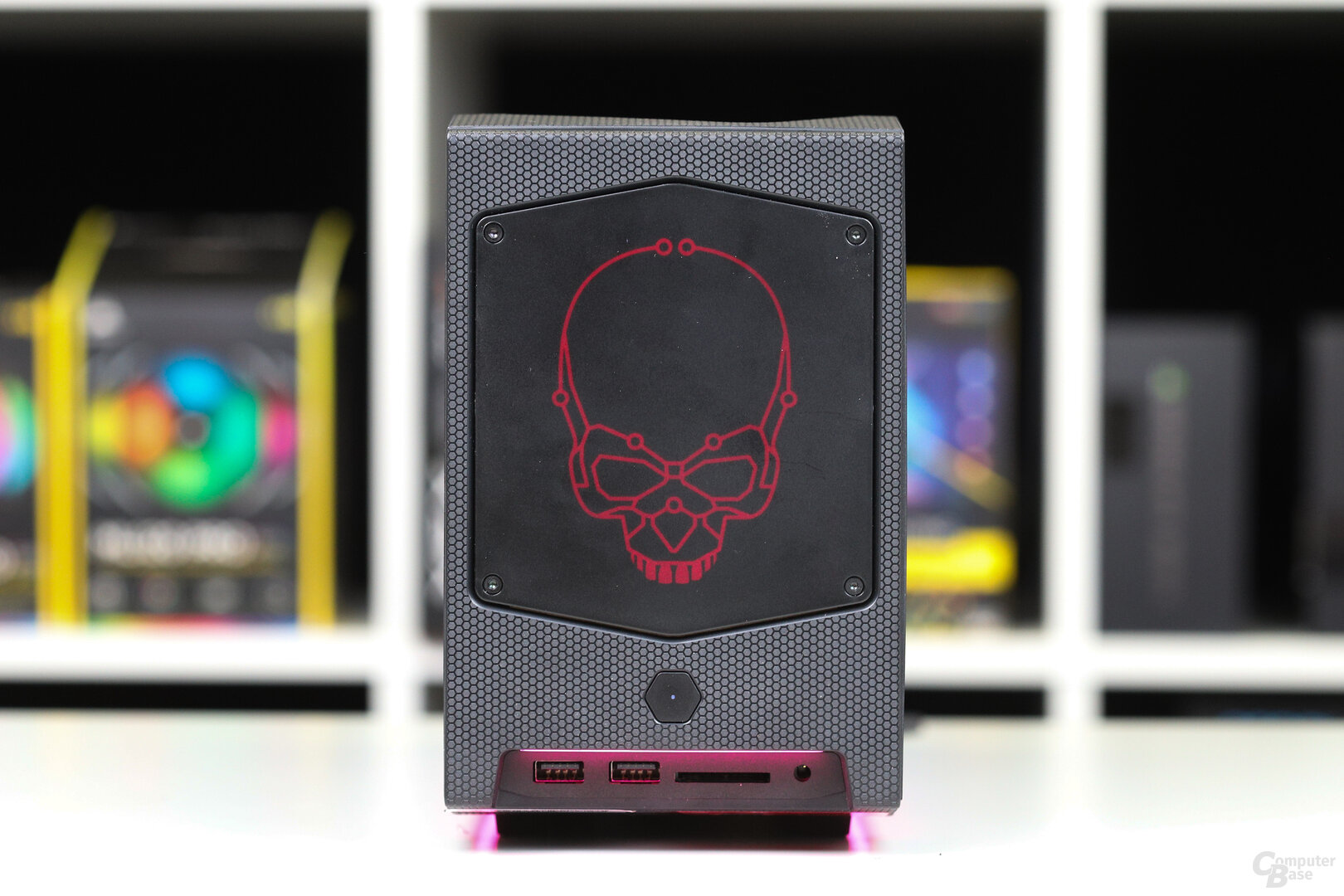 Intel NUC 11 Extreme – Front