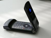 1024px-Motorola_RAZR_V3i_01.JPG