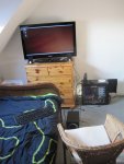 001_TV+Stuhl+PC+Bett.jpg