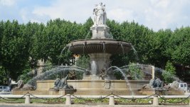 Fontaine_de_la_rotonde_in_Aix-en-Provence.JPG