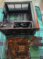 5. Gehäuse mit Motherboard v Einbau.png