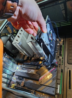 7. Lüfter am Board einbauen.png