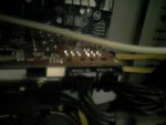und das sind die zwei pci-e stecker. die stecker in der graka.jpg