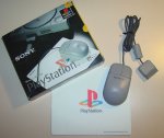 1200px-PlayStation_Mouse.jpg