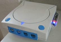 Dreamcast One mit SideRack.png